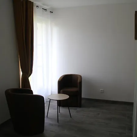 Le Clos De L'o Oda ve Kahvaltı 3*