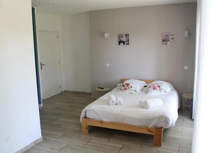 Le Clos De L'o Bed and Breakfast