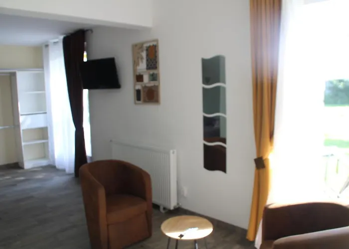 Le Clos De L'o Bed and Breakfast Les Peintures