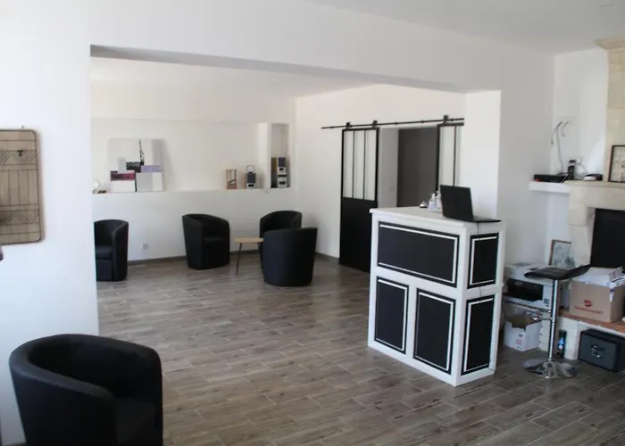 Le Clos De L'o Bed and Breakfast Les Peintures