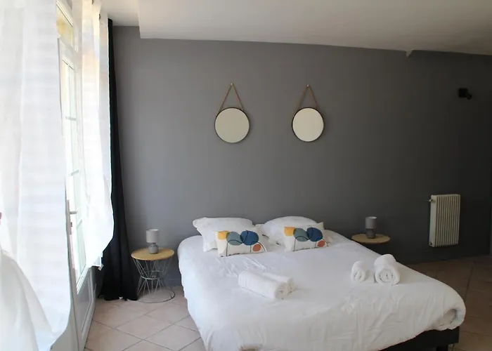 Le Clos De L'o Bed and Breakfast 3*