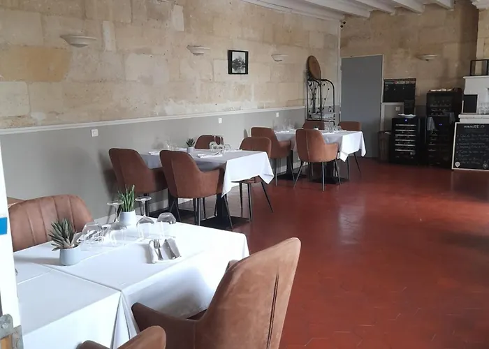 Le Clos De L'o Bed and Breakfast Les Peintures